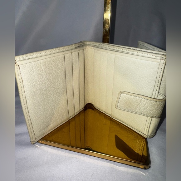 LOEWE WALLET BEIGE. SUPER SOFT LEATHER. 100% AUTHENTIC GENTLY USED - Picture 6 of 7